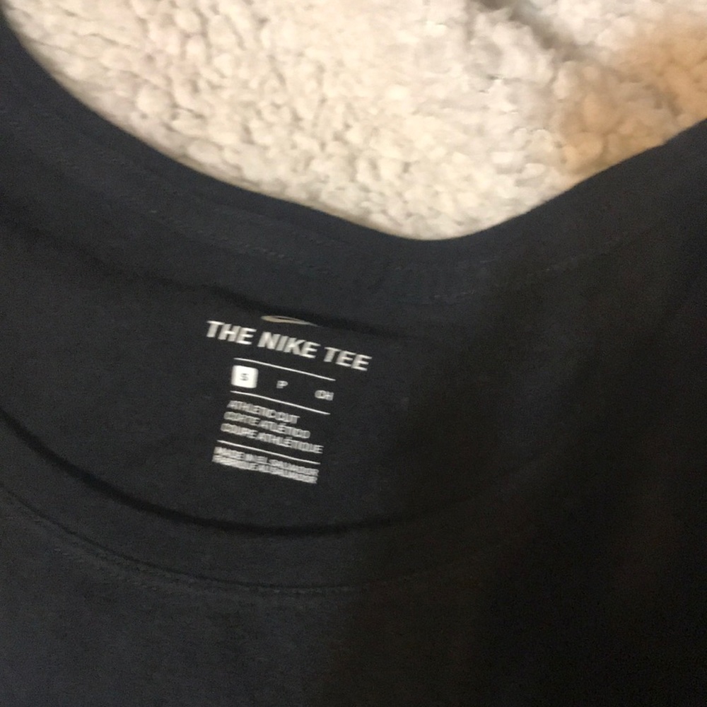 Nike tee - Picture 2 of 4